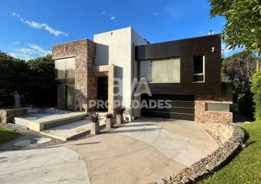 Casa en venta Zona Iglesia , Playa 